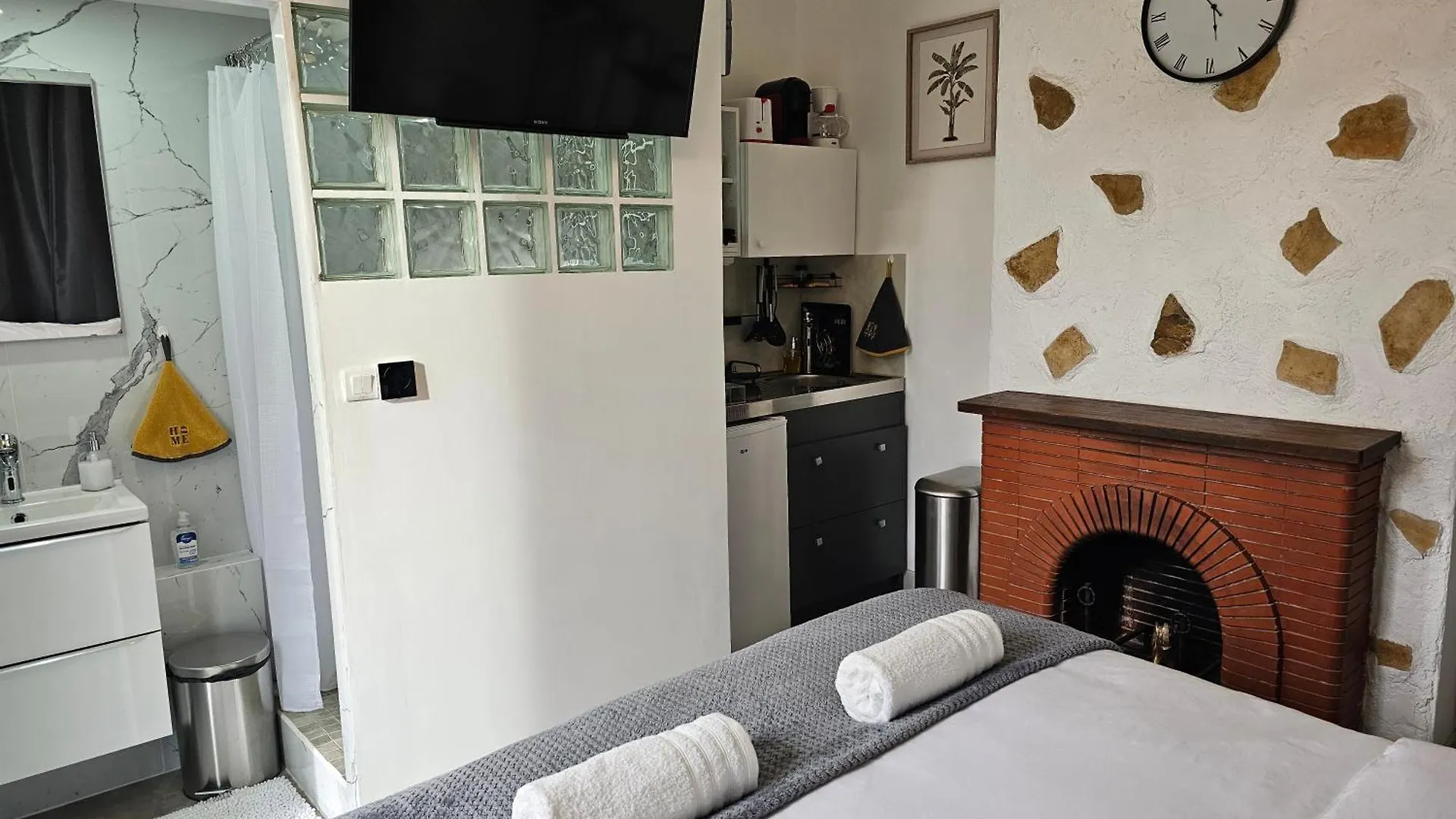 Studio 3 A La Trinite Proche De Nice 10 Mn, Monaco 15 Mn Et L'Italie 30 Mn 0*,  France
